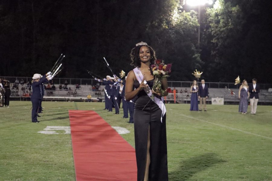 Cymone Cooke-Gray named homecoming queen as Eagles suffer another loss