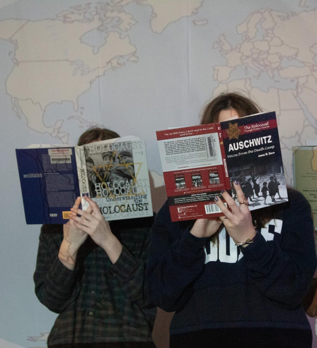 Students+reading+books+about+the+Holocaust.